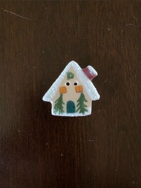 Mill Hill Gingerbread House Button